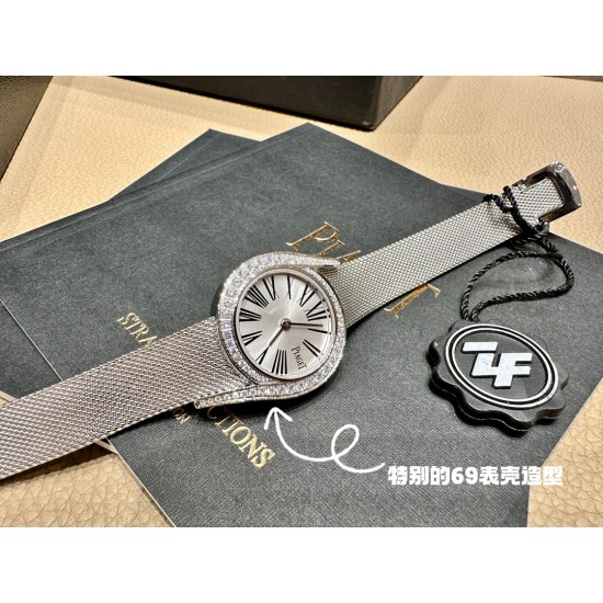 出品伯爵Limelight Gala腕表超级版,原装开模,修正现市面任何版本的不足!【精彩细节】1.ZF运用一流的壳套打磨工艺,诠释伯爵优雅气质。2.底盖的贵金属钢印清晰明朗,苍劲有力。3.底盖结构同步正品,采用双层防磁防震设计。4.采用定制版瑞士石英机芯,续航给力,走时稳健,零返修。5.镶饰60颗明亮式切割施华洛世奇美钻(约0.92克拉)。表扣镶饰单颗明亮式切割施华洛世奇美钻(约0.01克拉)动人线条衬托优雅气质 ZF出品 必属精品! 出品伯爵Limelight Gala腕表超级版,原装开模,修正现市面任何版本的不足!【精彩细节】1.ZF运用一流的壳套打磨工艺,诠释伯爵优雅气质。2.底盖的贵金属钢印清晰明朗,苍劲有力。3.底盖结构同步正品,采用双层防磁防震设计。4.采用定制版瑞士石英机芯,续航给力,走时稳健,零返修。5.镶饰60颗明亮式切割施华洛世奇美钻(约0.92克拉)。表扣镶饰单颗明亮式切割施华洛世奇美钻(约0.01克拉)动人线条衬托优雅气质 ZF出品 必属精品!