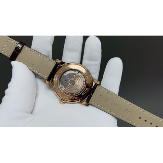 百达翡丽-PATEK PHILIPPE-火热新款式,新款锅盖,耗时长达8个月!超薄男士自动机械腕表,采用进口原装9015机芯,每小时振频28800次,零返修质量,直径40mm原装尺寸,超薄工艺8mm,锅盖玻璃材质!超强防水50米!专柜同款,一比一复刻!带上他锋芒尽显,气派不凡!耀眼光辉,永恒尊贵。⚠️请认准专业独家品质!欢迎转载 百达翡丽-PATEK PHILIPPE-火热新款式,新款锅盖,耗时长达8个月!超薄男士自动机械腕表,采用进口原装9015机芯,每小时振频28800次,零返修质量,直径40mm原装尺寸,超薄工艺8mm,锅盖玻璃材质!超强防水50米!专柜同款,一比一复刻!带上他锋芒尽显,气派不凡!耀眼光辉,永恒尊贵。⚠️请认准专业独家品质!欢迎转载