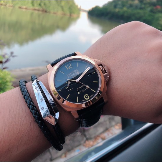 品牌:沛纳海--PANERAI LUMINOR PAM00576 类型:男士顶级腕表 机芯:全自动机械机芯 表壳:316L精钢表壳 镜面:矿物强化玻璃 皮带:进口真牛皮表带 三杰卓越非凡 尽显男士魅力尺寸:直径44mm 厚度16mm。SJ为你精心打造超真实实物图拍摄 让你超真实实物图体验 品牌:沛纳海--PANERAI LUMINOR PAM00576 类型:男士顶级腕表 机芯:全自动机械机芯 表壳:316L精钢表壳 镜面:矿物强化玻璃 皮带:进口真牛皮表带 三杰卓越非凡 尽显男士魅力尺寸:直径44mm 厚度16mm。SJ为你精心打造超真实实物图拍摄 让你超真实实物图体验
