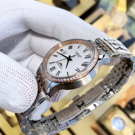 实物拍摄品牌：浪琴-LONGINES  开创者系列 原装开模 搭载高品质6T51机芯 无论是尺寸厚度，还是表壳斜角细节均升级达到与原装一致  请认准细节图!!类型：[酷]女士腕表表壳：316精钢（做工优质）表带：进口小牛皮/316精钢（两种可选）机芯：进口西铁城6T51全自动机械机芯（走时稳定）玻璃：高级蓝宝石镜面(防划花)尺寸：直径30mm，厚度11mm