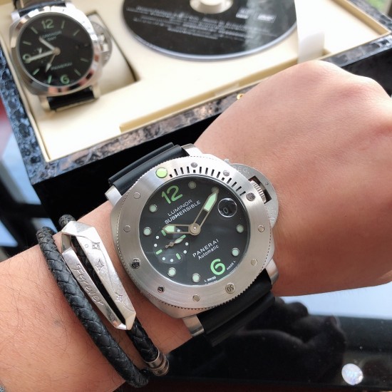 沛纳海- Panerai 型号:PAM 00024 类型:男士顶级机械腕表机芯:全自动机械机芯材质:316L精钢表壳(大尺寸够霸气)材料:进口矿物质镜面 进口小牛皮表带 霸气十足 魅力四射尺寸:直径48mm 厚15mm 新款上市,超强夜光,欢迎转载!三杰精致推荐男士机械休闲商务腕表 SJ为你精心打造超真实实物图拍摄 让你超真实实物图体验 沛纳海- Panerai 型号:PAM 00024 类型:男士顶级机械腕表机芯:全自动机械机芯材质:316L精钢表壳(大尺寸够霸气)材料:进口矿物质镜面 进口小牛皮表带 霸气十足 魅力四射尺寸:直径48mm 厚15mm 新款上市,超强夜光,欢迎转载!三杰精致推荐男士机械休闲商务腕表 SJ为你精心打造超真实实物图拍摄 让你超真实实物图体验