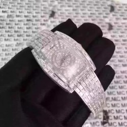 高端品质 天价产品 转图需谨慎 伯爵18K全钻表金重115克壳／带镶方形钻石392颗26.986克拉壳／底镶圆形钻石549颗4.755克拉把的镶圆形钻石1颗0.072克拉搭载原装伯爵690P石英机芯直径27mm公价6077200元商品规格:默认规格