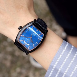江诗丹顿--Vacheron Constantin男士腕表至臻精品，高贵优雅全自动机械机芯316L精钢表壳矿物强化玻璃镜面真皮表带尺寸：直径42mm 厚度13mm
