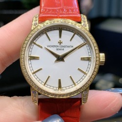 实拍2020年江诗丹顿传袭超薄系列-Vacheron Constantin 专为女神打造的，奢华时尚，采用进口316钢表壳，搭配原装进口9015机芯（0返修），天然蓝宝石玻璃镜面，直径33mm，超薄工艺7.8mm，超强防水30米，竹节纹进口小牛皮表带，一表一码。