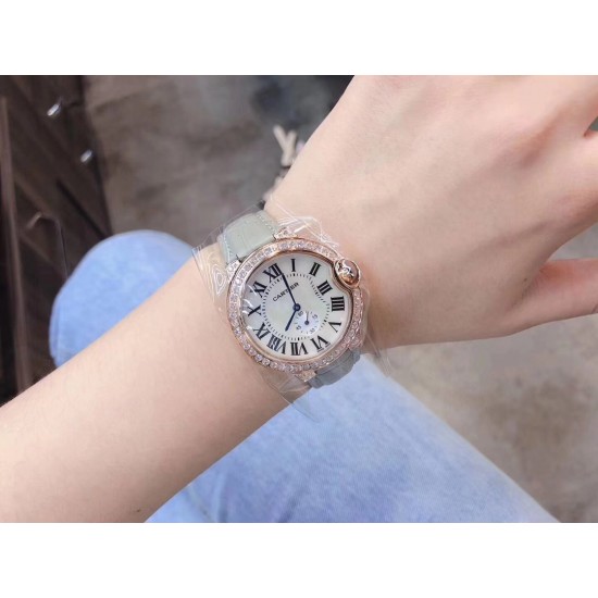 卡地亚 CARTIER 蓝气球奢华系列,316L精钢材质,简约又别具品味,摒弃了现代盛行的繁复华丽的修饰,以简约重新诠释唯美,打造独家高品质,采用高级珍珠贝母制作出表盘,优雅精致高贵气质尽显无漏。尺寸36mm*12mm。 卡地亚 CARTIER 蓝气球奢华系列,316L精钢材质,简约又别具品味,摒弃了现代盛行的繁复华丽的修饰,以简约重新诠释唯美,打造独家高品质,采用高级珍珠贝母制作出表盘,优雅精致高贵气质尽显无漏。尺寸36mm*12mm。