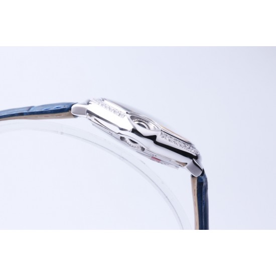 卡地亚蓝气球 CARTIER BallonBleu重磅更新 全新推出原版一档076机芯亮点一:采用原版076专用一档机芯,拔档即停秒调时。机芯摆频每小时28800次,动力储存为48小时,nh05只能放12小时,原版076能放一个周末。走时更加抗震防磁,精准稳定,摆脱nh05时不时修表的烦恼。亮点二:所有配件皆可与原装配件互换,厚度做到33款9.96mm/36款12.05mm,与原装基本保持一致。(所有款式齐全_均配备说明书一卡一码同步专柜防伪及跳码规律_细节处理能与原装相媲美_无惧专柜对比) 卡地亚蓝气球 CARTIER BallonBleu重磅更新 全新推出原版一档076机芯亮点一:采用原版076专用一档机芯,拔档即停秒调时。机芯摆频每小时28800次,动力储存为48小时,nh05只能放12小时,原版076能放一个周末。走时更加抗震防磁,精准稳定,摆脱nh05时不时修表的烦恼。亮点二:所有配件皆可与原装配件互换,厚度做到33款9.96mm/36款12.05mm,与原装基本保持一致。(所有款式齐全_均配备说明书一卡一码同步专柜防伪及跳码规律_细节处理能与原装相媲美_无惧专柜对比)