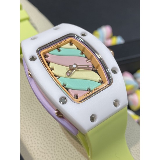 实拍 理查德米勒 RichardMille 糖果棉花糖 最新爆款 bon bon系列最稀有的作品!克服传统工艺打破模式!钟表最受尊敬的技术之一。不是所有人的嫁妆,棉花糖运动曲线和颜色,它们是诱人的。有了理查德米勒,实现了把棉花糖戴在你的手腕上!白色陶瓷加上黄粉绿搪瓷表盘,RM-07柔和的颜色创造了一个组合...甜蜜!糖果店的一次旅行,一个让人难以置信的艺术品。你会戴上它吗? 实拍 理查德米勒 RichardMille 糖果棉花糖 最新爆款 bon bon系列最稀有的作品!克服传统工艺打破模式!钟表最受尊敬的技术之一。不是所有人的嫁妆,棉花糖运动曲线和颜色,它们是诱人的。有了理查德米勒,实现了把棉花糖戴在你的手腕上!白色陶瓷加上黄粉绿搪瓷表盘,RM-07柔和的颜色创造了一个组合...甜蜜!糖果店的一次旅行,一个让人难以置信的艺术品。你会戴上它吗?