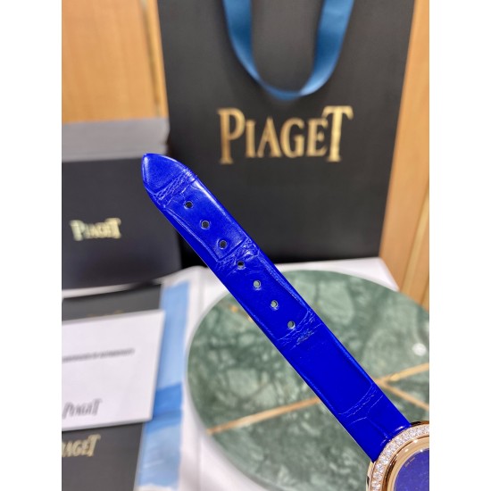 伯爵“时来运转”顶级奢侈品入门款四月季新配色 “青金石”表面可以看到星点状的黄铁矿,如同夜空中璀璨的群星第一眼看到它的时候我一眼就中,首先是外观设计足够百搭,旋转式表圈可自由转动,外层一圈可来回转动 很有寓意、一起“转动,遇见非凡”。百搭中号34尺寸!上手很秀气,宝蓝色鳄鱼皮可轻松拆卸 看上去就高端,机芯采用瑞士进口石英机芯,螺旋式表圈316L精钢打磨抛光 表面光亮如镜、表盘内圈钻石刻度 11颗⭕️圆形美钻、外圈42颗圆形美钻。 伯爵“时来运转”顶级奢侈品入门款四月季新配色 “青金石”表面可以看到星点状的黄铁矿,如同夜空中璀璨的群星第一眼看到它的时候我一眼就中,首先是外观设计足够百搭,旋转式表圈可自由转动,外层一圈可来回转动 很有寓意、一起“转动,遇见非凡”。百搭中号34尺寸!上手很秀气,宝蓝色鳄鱼皮可轻松拆卸 看上去就高端,机芯采用瑞士进口石英机芯,螺旋式表圈316L精钢打磨抛光 表面光亮如镜、表盘内圈钻石刻度 11颗⭕️圆形美钻、外圈42颗圆形美钻。