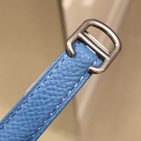 实拍卡地亚-CARTIER2020最新卡地亚法国坦克Cartier Tank Franaise系列,一款百搭性价比又高的手表 搭配全新专柜欧版风格定制的原厂表带,进口瑞士石英机芯。八角形表冠,镶嵌一颗凸圆形合成尖晶石,剑形蓝钢指针,蓝宝石水晶镜面,采用与原装一致的实心内罩,尺寸:25 x 20mm。佩戴舒适柔软服帖,上手显得高贵又典雅,很气质很女人独家货源 实拍卡地亚-CARTIER2020最新卡地亚法国坦克Cartier Tank Franaise系列,一款百搭性价比又高的手表 搭配全新专柜欧版风格定制的原厂表带,进口瑞士石英机芯。八角形表冠,镶嵌一颗凸圆形合成尖晶石,剑形蓝钢指针,蓝宝石水晶镜面,采用与原装一致的实心内罩,尺寸:25 x 20mm。佩戴舒适柔软服帖,上手显得高贵又典雅,很气质很女人独家货源