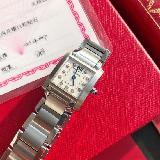 现货!卡家坦克真钻小表,表径25mm*20mm,原装瑞士石英机芯 ,表盘镶嵌11颗VS1.2天然真钻!经过中国GTC检测机构权威认证!给我们的钻表提供坚实有力的保障!卡地亚坦克Tank 系列腕表最早诞生于1917年,其设计理念源自于法国威龙坦克的平行切面,坦克履带形状演化而成的条钢设计,再搭配罗马数字时标,复古而不失内敛。目前出的版本已经是市场最顶配!一些专业玩表的玩家从细节就可以看到!正品完全拆解开模!并用原厂机芯真钻904钢材质!高端奢华。 现货!卡家坦克真钻小表,表径25mm*20mm,原装瑞士石英机芯 ,表盘镶嵌11颗VS1.2天然真钻!经过中国GTC检测机构权威认证!给我们的钻表提供坚实有力的保障!卡地亚坦克Tank 系列腕表最早诞生于1917年,其设计理念源自于法国威龙坦克的平行切面,坦克履带形状演化而成的条钢设计,再搭配罗马数字时标,复古而不失内敛。目前出的版本已经是市场最顶配!一些专业玩表的玩家从细节就可以看到!正品完全拆解开模!并用原厂机芯真钻904钢材质!高端奢华。