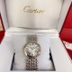 ★实拍 新款卡地亚BALLON BLANC DE CARTIER 女士腕表瑞士石英蓝宝石水晶玻璃表盘材质镀银阳光射线纹饰磨砂表盘 剑形镀金指针 表壳材质镶嵌明亮式切割圆钻 4时位置镶嵌明亮式切割圆钻 表径30毫米厚度8.40毫米 ★实拍 新款卡地亚BALLON BLANC DE CARTIER 女士腕表瑞士石英蓝宝石水晶玻璃表盘材质镀银阳光射线纹饰磨砂表盘 剑形镀金指针 表壳材质镶嵌明亮式切割圆钻 4时位置镶嵌明亮式切割圆钻 表径30毫米厚度8.40毫米