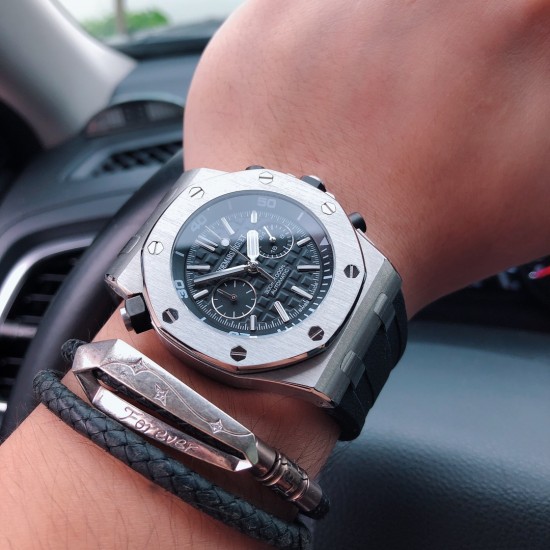 SJ出品 男款⌚️品牌:爱彼-AP皇家橡树 五针多功能男士石英腕表,高级蓝宝石镜面,全自动进口多功能计时跑秒石英机芯,走时稳定0时差 配备顶级316L精钢钢壳,原装天然橡胶表带,搭配原装扣 尺寸43mm,三杰精心推荐男士多功能计时跑秒石英腕表 SJ为你精心打造超真实实物图拍摄 让你超真实实物图体验 SJ出品 男款⌚️品牌:爱彼-AP皇家橡树 五针多功能男士石英腕表,高级蓝宝石镜面,全自动进口多功能计时跑秒石英机芯,走时稳定0时差 配备顶级316L精钢钢壳,原装天然橡胶表带,搭配原装扣 尺寸43mm,三杰精心推荐男士多功能计时跑秒石英腕表 SJ为你精心打造超真实实物图拍摄 让你超真实实物图体验