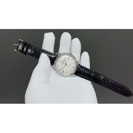 【TW 最新出品爆款推荐 】江诗丹顿Vacheron constantin 经典之美品鉴江诗.丹顿传袭系列腕表!TW制表师团队历时8个月精心设计,敢为人先,力求完美。 款式采用原装9015机芯,每小时振频28800次,零返修质量✅。TW厂独家研发壳套,独家的锅盖玻璃材质!直径40mm,超强3D立体感,超薄工艺。款式表盘上采用经典独家内影作为刻度,更显示出这款腕表的华贵气质。款式搭配意大利牛皮让手腕更贴合舒适 ⌚️江诗丹顿,你终将拥有的腕表 【TW 最新出品爆款推荐 】江诗丹顿Vacheron constantin 经典之美品鉴江诗.丹顿传袭系列腕表!TW制表师团队历时8个月精心设计,敢为人先,力求完美。 款式采用原装9015机芯,每小时振频28800次,零返修质量✅。TW厂独家研发壳套,独家的锅盖玻璃材质!直径40mm,超强3D立体感,超薄工艺。款式表盘上采用经典独家内影作为刻度,更显示出这款腕表的华贵气质。款式搭配意大利牛皮让手腕更贴合舒适 ⌚️江诗丹顿,你终将拥有的腕表