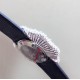 实拍 最新颜色 PIAGET伯爵 Limelight非凡珍品腕表系列 表壳直径为33mm ,电镀白金,瑞士朗达石英机芯 。手表表壳由花瓣造型上镶嵌112颗特制切割方形钻石于表圈 彰显奢华 蓝宝石水晶镜面 搭配绸缎丝绢皮。这不仅是一款非凡的腕表,更堪称一件珠宝工艺杰作,完美结合创意 打破常规的切割,彰显着珠宝腕表的优雅魅力 实拍 最新颜色 PIAGET伯爵 Limelight非凡珍品腕表系列 表壳直径为33mm ,电镀白金,瑞士朗达石英机芯 。手表表壳由花瓣造型上镶嵌112颗特制切割方形钻石于表圈 彰显奢华 蓝宝石水晶镜面 搭配绸缎丝绢皮。这不仅是一款非凡的腕表,更堪称一件珠宝工艺杰作,完美结合创意 打破常规的切割,彰显着珠宝腕表的优雅魅力