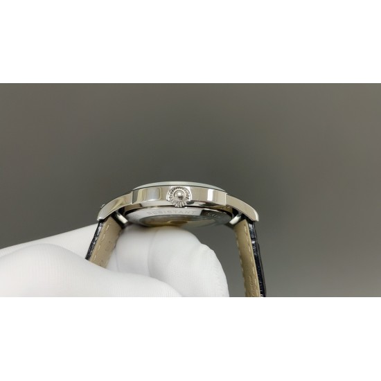 【TW 最新出品爆款推荐 】江诗丹顿Vacheron constantin 经典之美品鉴江诗.丹顿传袭系列腕表!TW制表师团队历时8个月精心设计,敢为人先,力求完美。 款式采用原装9015机芯,每小时振频28800次,零返修质量✅。TW厂独家研发壳套,独家的锅盖玻璃材质!直径40mm,超强3D立体感,超薄工艺。款式表盘上采用经典独家内影作为刻度,更显示出这款腕表的华贵气质。款式搭配意大利牛皮让手腕更贴合舒适 ⌚️江诗丹顿,你终将拥有的腕表 【TW 最新出品爆款推荐 】江诗丹顿Vacheron constantin 经典之美品鉴江诗.丹顿传袭系列腕表!TW制表师团队历时8个月精心设计,敢为人先,力求完美。 款式采用原装9015机芯,每小时振频28800次,零返修质量✅。TW厂独家研发壳套,独家的锅盖玻璃材质!直径40mm,超强3D立体感,超薄工艺。款式表盘上采用经典独家内影作为刻度,更显示出这款腕表的华贵气质。款式搭配意大利牛皮让手腕更贴合舒适 ⌚️江诗丹顿,你终将拥有的腕表