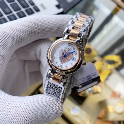 实物拍摄 浪琴-LONGINES[玫瑰][玫瑰][玫瑰]女神爆款 最美心月 采用进口石英机芯 独具一格的心形图案，高贵奢华，316精钢表壳  超强耐磨矿物质玻璃镜面  清秀女神必备[玫瑰][玫瑰][玫瑰]尺寸：直径29mm厚度10mm 请认准独家品质！