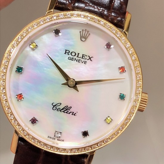 实拍 劳力士2020新品女性腕表 高级腕表ROLEX,一见倾心。劳力士切利尼女款奢华版惊艳上市,表面镶嵌12颗施洛华世奇彩钻,蕴意生命多姿多彩。表盘32尺寸,适配所有女神的手腕。手表搭载进口9015机芯,厚度仅为8毫米,足够薄,让您佩戴更舒适! 实拍 劳力士2020新品女性腕表 高级腕表ROLEX,一见倾心。劳力士切利尼女款奢华版惊艳上市,表面镶嵌12颗施洛华世奇彩钻,蕴意生命多姿多彩。表盘32尺寸,适配所有女神的手腕。手表搭载进口9015机芯,厚度仅为8毫米,足够薄,让您佩戴更舒适!