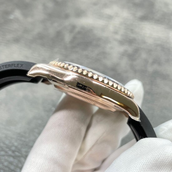 玫金游艇!ROLEX 劳力士 YACHT MASTER 游艇名仕型 116655 运动男表 精钢镀厚玫瑰金表壳 陶瓷表圈 可双向转动 旋入式表冠 蓝宝石镜面有日历放大镜6点位镭射皇冠防伪 橡胶表带 表带侧面有OYSTERFLEX字样雕刻 表带背面有导汗槽 Glidelock折叠保险表扣! 玫金游艇!ROLEX 劳力士 YACHT MASTER 游艇名仕型 116655 运动男表 精钢镀厚玫瑰金表壳 陶瓷表圈 可双向转动 旋入式表冠 蓝宝石镜面有日历放大镜6点位镭射皇冠防伪 橡胶表带 表带侧面有OYSTERFLEX字样雕刻 表带背面有导汗槽 Glidelock折叠保险表扣!
