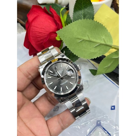 ROLEX 劳力士 蚝式恒动日志型41mm系列腕表,直径41mm,经典的蚝式表壳搭配三角坑纹外圈,把头采用旋入式设计,抗刮损蓝水晶玻璃,防反光凸透式放大(2.5倍)日历窗,隐蔽式摺叠皇冠带扣,矜持有度秀而不媚 恒久优雅! ROLEX 劳力士 蚝式恒动日志型41mm系列腕表,直径41mm,经典的蚝式表壳搭配三角坑纹外圈,把头采用旋入式设计,抗刮损蓝水晶玻璃,防反光凸透式放大(2.5倍)日历窗,隐蔽式摺叠皇冠带扣,矜持有度秀而不媚 恒久优雅!