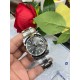 ROLEX 劳力士 蚝式恒动日志型41mm系列腕表,直径41mm,经典的蚝式表壳搭配三角坑纹外圈,把头采用旋入式设计,抗刮损蓝水晶玻璃,防反光凸透式放大(2.5倍)日历窗,隐蔽式摺叠皇冠带扣,矜持有度秀而不媚 恒久优雅! ROLEX 劳力士 蚝式恒动日志型41mm系列腕表,直径41mm,经典的蚝式表壳搭配三角坑纹外圈,把头采用旋入式设计,抗刮损蓝水晶玻璃,防反光凸透式放大(2.5倍)日历窗,隐蔽式摺叠皇冠带扣,矜持有度秀而不媚 恒久优雅!