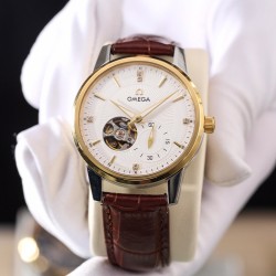 【品牌】：OMEGA 欧米茄【机芯】：全自动机械机芯【材料】：矿物质超强镜面【尺寸】：直径40mm厚12mm！