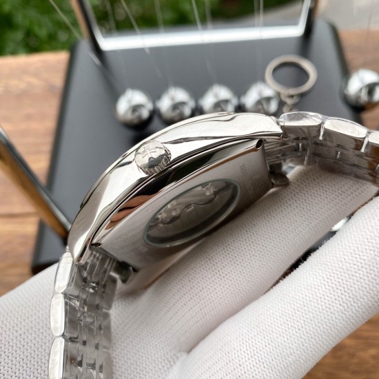 实物拍摄品牌：江诗丹顿 -Vacheron Constantin类型：[酷]男士腕表表壳：316精钢（做工优质）表带：进口真牛皮/316精钢（两种可选）机芯：高级定制全自动机械机芯（走时稳定）玻璃：高级强化镀膜镜面尺寸：直径37*43mm，厚度12.5mm
