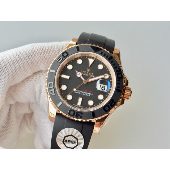 【APEX出品】劳力士YACHT-MASTER"116655"(YM金游艇)系列,40mm直径,表壳四个耳底钢印和正品一模一样表针的中轴相当出色,就连中轴处的铆钉都做得很乱真,搭配2824自动机械机芯,走时精准。镜面抛光双凹曲线面蓝宝石镜面,纯水刀切割,原版对应打磨拉丝处理,圈口一体成型(非蚀刻)铂金电镀刻度色泽均匀永不褪色,冰蓝色超亮夜光,圈口夜光珠镜面为双卜蓝宝石玻璃。原装表扣,扣内侧抛光腐蚀工艺钢印!APEX之作,致敬原版,挑战更好! 【APEX出品】劳力士YACHT-MASTER"116655"(YM金游艇)系列,40mm直径,表壳四个耳底钢印和正品一模一样表针的中轴相当出色,就连中轴处的铆钉都做得很乱真,搭配2824自动机械机芯,走时精准。镜面抛光双凹曲线面蓝宝石镜面,纯水刀切割,原版对应打磨拉丝处理,圈口一体成型(非蚀刻)铂金电镀刻度色泽均匀永不褪色,冰蓝色超亮夜光,圈口夜光珠镜面为双卜蓝宝石玻璃。原装表扣,扣内侧抛光腐蚀工艺钢印!APEX之作,致敬原版,挑战更好!
