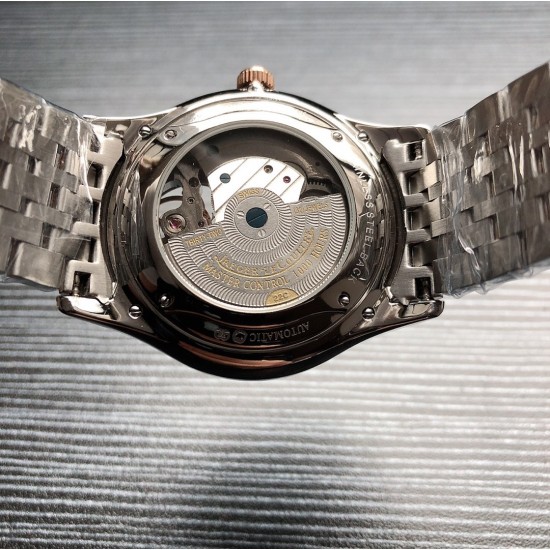 积家JaegerLecoultre A26 大师系列,精品男士腕表,简约两针搭载飞轮设计,尊贵大气,绅士风范,卓越品质,热卖全城。采用全自动机械机芯,顶级316精钢表壳,进口小牛皮表带,矿物质超强镜面,尺寸43*12 三杰精致推荐男士机械腕表 SJ为你精心打造超真实实物图拍摄 积家JaegerLecoultre A26 大师系列,精品男士腕表,简约两针搭载飞轮设计,尊贵大气,绅士风范,卓越品质,热卖全城。采用全自动机械机芯,顶级316精钢表壳,进口小牛皮表带,矿物质超强镜面,尺寸43*12 三杰精致推荐男士机械腕表 SJ为你精心打造超真实实物图拍摄