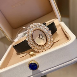 伯爵-PIAGET  全新高级珠宝系列，18K白金.玫瑰金，镶饰两圈马眼型切割美钻一圈22颗（约3.84克拉）－共44颗高级珠宝制作的一大挑战；钻石散发的耀眼光芒，皮带采用轻柔的缎面材质，与钻石造型形成优雅对比。原装尺寸31 X37 mm