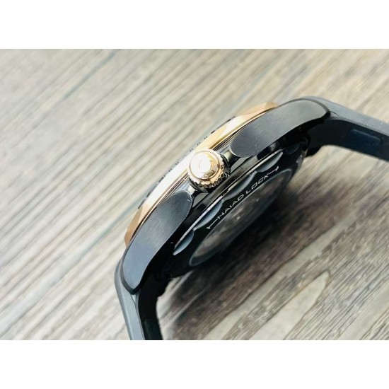 OMEGA 欧米茄【墨黑海马,桀骜登场】新品海马系列300米。表圈、波纹图案表盘均采用黑色氧化锆1Zr021陶瓷制成。镂空指针及12点位的圆点,均覆有Super-LumiNova夜光涂层。机芯的运转美态清晰可见。透过采用波纹边缘设计的蓝宝石玻璃表背,可以欣赏到8806机芯! OMEGA 欧米茄【墨黑海马,桀骜登场】新品海马系列300米。表圈、波纹图案表盘均采用黑色氧化锆1Zr021陶瓷制成。镂空指针及12点位的圆点,均覆有Super-LumiNova夜光涂层。机芯的运转美态清晰可见。透过采用波纹边缘设计的蓝宝石玻璃表背,可以欣赏到8806机芯!