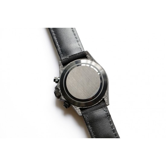 劳力士Rolex Daytona全碳纤维宇宙计时迪通拿横空出世 这款获得瑞士天文台认证的首款全碳纤迪通拿搭载全自动计时7750机械机芯 均调校测试 表盘配蜗形小秒针盘 蓝宝石抗刮损水晶镜面 碳纤维字面 完美复刻 原装同步魔术贴帆布带/橡树胶带 原装扣 更加柔软舒适 方便佩戴 爱不释手的劳力士迪通拿 品不完的一劳永逸!!! 劳力士Rolex Daytona全碳纤维宇宙计时迪通拿横空出世 这款获得瑞士天文台认证的首款全碳纤迪通拿搭载全自动计时7750机械机芯 均调校测试 表盘配蜗形小秒针盘 蓝宝石抗刮损水晶镜面 碳纤维字面 完美复刻 原装同步魔术贴帆布带/橡树胶带 原装扣 更加柔软舒适 方便佩戴 爱不释手的劳力士迪通拿 品不完的一劳永逸!!!