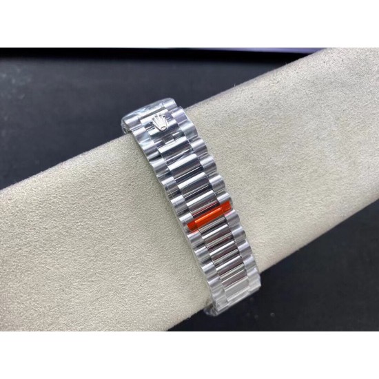 ROLEX 劳力士 星期日志型!1⃣️ 蓝宝石镜面,日历2.5倍放大镜,效果同步原版。2⃣️蚝式表壳结构,一体中层表壳,旋入式底盖及上链表冠。3⃣️结构尺寸厚度同步原装,直径40mm4⃣️搭载2836自动上链机芯,快调瞬跳星期日历、做到调时、厚度、结构同步原版。 ROLEX 劳力士 星期日志型!1⃣️ 蓝宝石镜面,日历2.5倍放大镜,效果同步原版。2⃣️蚝式表壳结构,一体中层表壳,旋入式底盖及上链表冠。3⃣️结构尺寸厚度同步原装,直径40mm4⃣️搭载2836自动上链机芯,快调瞬跳星期日历、做到调时、厚度、结构同步原版。