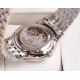 积家 Jaeger-leCoultre Master Ultra Thin 24 times 积家超薄日夜大师系列42mm腕表,日夜显示及3位日历显示令表盘尽显活力,5位跳动的小秒针宛如一幕和谐美妙的腕上芭蕾。透过玻璃底盖,机芯运行一目了然。 积家 Jaeger-leCoultre Master Ultra Thin 24 times 积家超薄日夜大师系列42mm腕表,日夜显示及3位日历显示令表盘尽显活力,5位跳动的小秒针宛如一幕和谐美妙的腕上芭蕾。透过玻璃底盖,机芯运行一目了然。