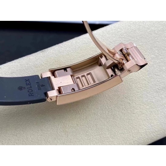 ROLEX 劳力士 YACHT MASTER 游艇名仕型 116655 运动男表 精钢镀厚玫瑰金表壳 陶瓷表圈 可双向转动 旋入式表冠 蓝宝石镜面有日历放大镜6点位镭射皇冠防伪 橡胶表带 表带侧面有OYSTERFLEX字样雕刻 表带背面有导汗槽 Glidelock折叠保险表扣! ROLEX 劳力士 YACHT MASTER 游艇名仕型 116655 运动男表 精钢镀厚玫瑰金表壳 陶瓷表圈 可双向转动 旋入式表冠 蓝宝石镜面有日历放大镜6点位镭射皇冠防伪 橡胶表带 表带侧面有OYSTERFLEX字样雕刻 表带背面有导汗槽 Glidelock折叠保险表扣!