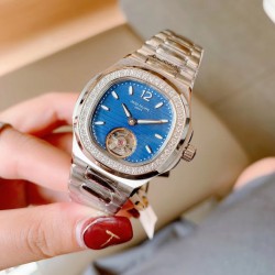 百达翡丽 手雷系列 女款简约飞轮 最强版本 Patek Philippe Seal印记Cal.324 CS自动机械机芯 专柜尺寸33mm 厚度9.5mm 花巨资复刻原版Cal.324 CS机芯 市场现在唯一一个324CS机芯与原装机芯摆轮一致 可谓市场最高版本女表表后 女性对永恒时间理念的钟爱 难以抗拒的柔美气息