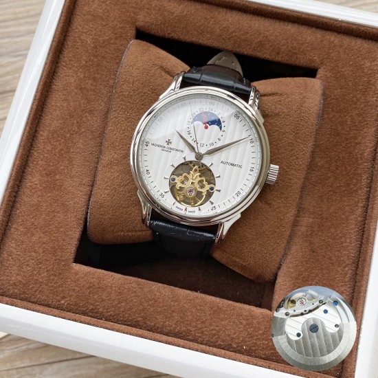 江诗丹顿 Vacheron Constantin 精品男士腕表,大飞轮搭载月相设计,尊贵大气,绅士风范,卓越品质,热卖全城。采用全自动机械机芯,顶级316精钢表壳,进口小牛皮表带,矿物质超强镜面,尺寸43*13 江诗丹顿 Vacheron Constantin 精品男士腕表,大飞轮搭载月相设计,尊贵大气,绅士风范,卓越品质,热卖全城。采用全自动机械机芯,顶级316精钢表壳,进口小牛皮表带,矿物质超强镜面,尺寸43*13
