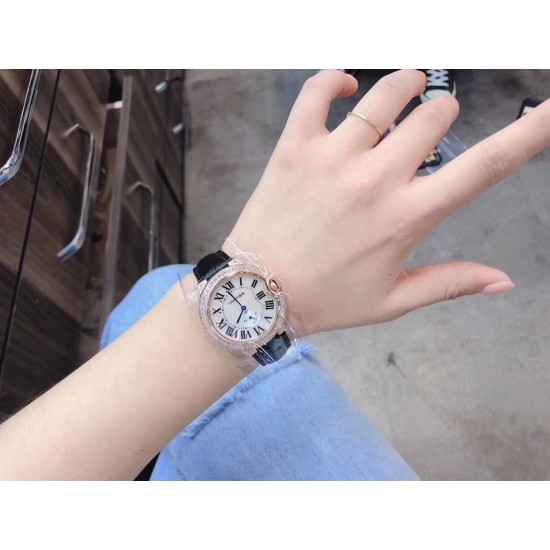 卡地亚 CARTIER 蓝气球奢华系列,316L精钢材质,简约又别具品味,摒弃了现代盛行的繁复华丽的修饰,以简约重新诠释唯美,打造独家高品质,采用高级珍珠贝母制作出表盘,优雅精致高贵气质尽显无漏。尺寸36mm*12mm。 卡地亚 CARTIER 蓝气球奢华系列,316L精钢材质,简约又别具品味,摒弃了现代盛行的繁复华丽的修饰,以简约重新诠释唯美,打造独家高品质,采用高级珍珠贝母制作出表盘,优雅精致高贵气质尽显无漏。尺寸36mm*12mm。