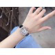 卡地亚 CARTIER 蓝气球奢华系列,316L精钢材质,简约又别具品味,摒弃了现代盛行的繁复华丽的修饰,以简约重新诠释唯美,打造独家高品质,采用高级珍珠贝母制作出表盘,优雅精致高贵气质尽显无漏。尺寸36mm*12mm。 卡地亚 CARTIER 蓝气球奢华系列,316L精钢材质,简约又别具品味,摒弃了现代盛行的繁复华丽的修饰,以简约重新诠释唯美,打造独家高品质,采用高级珍珠贝母制作出表盘,优雅精致高贵气质尽显无漏。尺寸36mm*12mm。