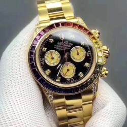 Rolex全新彩虹圈迪通拿Daytona！1:升级圈口角度与宝石大小颜色，缎纹字面更加富有光泽，能与原装保持一致！2:表壳按键防滑齿纹更加明显立体！3:劳力士彩虹圈迪通拿是ROLEX爱好者的圣经之选，搭载7750机芯，奢华副本DAYTONA的最新首选。是土豪最佳选择！钢带款彩虹圈太高调，那么皮带款就是您的最佳选择商品规格:默认规格