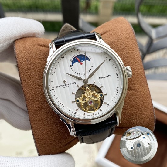 江诗丹顿 Vacheron Constantin 精品男士腕表,大飞轮搭载月相设计,尊贵大气,绅士风范,卓越品质,热卖全城。采用全自动机械机芯,顶级316精钢表壳,进口小牛皮表带,矿物质超强镜面,尺寸43*13 江诗丹顿 Vacheron Constantin 精品男士腕表,大飞轮搭载月相设计,尊贵大气,绅士风范,卓越品质,热卖全城。采用全自动机械机芯,顶级316精钢表壳,进口小牛皮表带,矿物质超强镜面,尺寸43*13
