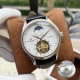 江诗丹顿 Vacheron Constantin 精品男士腕表,大飞轮搭载月相设计,尊贵大气,绅士风范,卓越品质,热卖全城。采用全自动机械机芯,顶级316精钢表壳,进口小牛皮表带,矿物质超强镜面,尺寸43*13 江诗丹顿 Vacheron Constantin 精品男士腕表,大飞轮搭载月相设计,尊贵大气,绅士风范,卓越品质,热卖全城。采用全自动机械机芯,顶级316精钢表壳,进口小牛皮表带,矿物质超强镜面,尺寸43*13