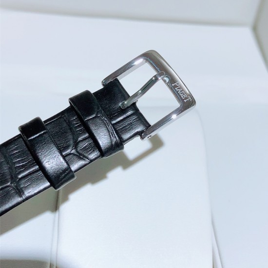 ★实拍 伯爵-PIAGET,时尚石英女款,来自Possession系列诚意推荐,魅力十足的臻品采用瑞士石英机芯,蓝宝石水晶玻璃镜面,表圈可360度旋转,在不经意的旋转之间带来不同的好心情灵动搭配,转动间,专属于你独一无二的个性造型耀目而生有光圈、单排钻和双排钻任性选择!表壳直径34mm厚度8mm。 ★实拍 伯爵-PIAGET,时尚石英女款,来自Possession系列诚意推荐,魅力十足的臻品采用瑞士石英机芯,蓝宝石水晶玻璃镜面,表圈可360度旋转,在不经意的旋转之间带来不同的好心情灵动搭配,转动间,专属于你独一无二的个性造型耀目而生有光圈、单排钻和双排钻任性选择!表壳直径34mm厚度8mm。