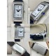 积家JAEGER-LECOULTRE 女士翻转系列:瑞士石英。个性独特魅力,40mmx20mm。材质:精钢打造,蓝宝水晶玻璃,阿拉伯数字表盘,太妃形指针,搭配意大利小牛皮,尽显貴族的风范! 积家JAEGER-LECOULTRE 女士翻转系列:瑞士石英。个性独特魅力,40mmx20mm。材质:精钢打造,蓝宝水晶玻璃,阿拉伯数字表盘,太妃形指针,搭配意大利小牛皮,尽显貴族的风范!