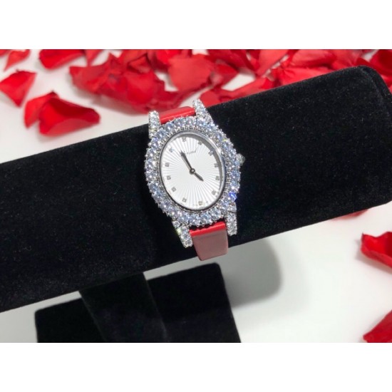 萧邦新款 LHEURE DU DIAMANT MEDIUM OVAL 此款LHeure du Diamant 椭圆形切割雕纹镶钻表盘 环以点缀钻石的表圈 优雅气韵 时尚风格和萧邦精湛的手工艺尽显无遗 光华耀目 MM™ 白玫同价 萧邦新款 LHEURE DU DIAMANT MEDIUM OVAL 此款LHeure du Diamant 椭圆形切割雕纹镶钻表盘 环以点缀钻石的表圈 优雅气韵 时尚风格和萧邦精湛的手工艺尽显无遗 光华耀目 MM™ 白玫同价