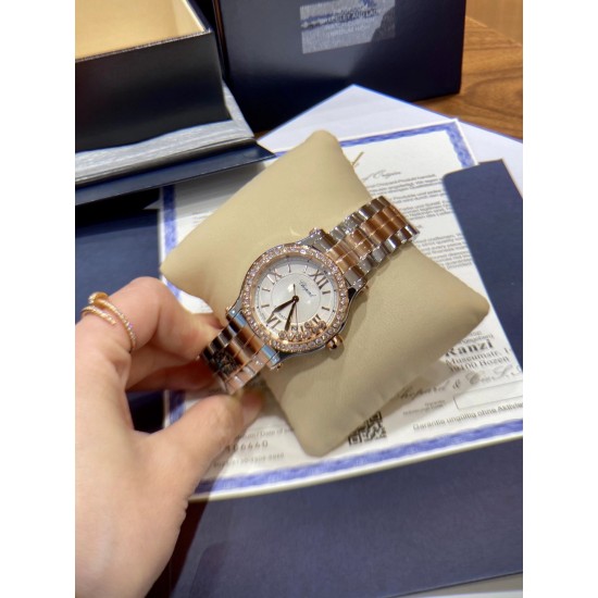 《YF出品》萧邦Happy Diamonds系列在女士腕表当中非常具有标志性,这款腕表拥有36和30毫米的腕表直径,对于大部分女士来说这个尺寸刚刚好。极具标志性的表壳设计搭配银色表盘,盘面上转动的钻石是萧邦Happy Diamonds最大的亮点设计所在。腕表搭载了自动上链机芯,能够为腕表提供42个小时的动力储存。。。YF臻品(2021新鲜上市):萧邦HAPPY DIAMONDS系列274893-5003腕表(精钢-玫瑰金-白色贝壳表盘,7颗彩色活动钻石,2892-2全自动机械,36毫米) 《YF出品》萧邦Happy Diamonds系列在女士腕表当中非常具有标志性,这款腕表拥有36和30毫米的腕表直径,对于大部分女士来说这个尺寸刚刚好。极具标志性的表壳设计搭配银色表盘,盘面上转动的钻石是萧邦Happy Diamonds最大的亮点设计所在。腕表搭载了自动上链机芯,能够为腕表提供42个小时的动力储存。。。YF臻品(2021新鲜上市):萧邦HAPPY DIAMONDS系列274893-5003腕表(精钢-玫瑰金-白色贝壳表盘,7颗彩色活动钻石,2892-2全自动机械,36毫米)