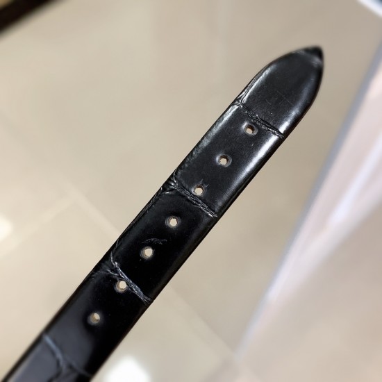 新品预售 一个星期到货实拍 全新卡地亚销量款TankChinoise腕表犹如色彩棱镜,钻石和红宝石碰撞出激情,造型延续传统,凸显美学创意。TankChinoise腕表将女性的魅力尽展无疑,卡地亚在腕表造型上实现突破,结合具有中国风情色彩的红色,象征热情和活力,将色彩演绎出全新风格。钻石和红宝石之间交相映衬,构成视觉上的张力,致敬原型腕表的立体风格。 新品预售 一个星期到货实拍 全新卡地亚销量款TankChinoise腕表犹如色彩棱镜,钻石和红宝石碰撞出激情,造型延续传统,凸显美学创意。TankChinoise腕表将女性的魅力尽展无疑,卡地亚在腕表造型上实现突破,结合具有中国风情色彩的红色,象征热情和活力,将色彩演绎出全新风格。钻石和红宝石之间交相映衬,构成视觉上的张力,致敬原型腕表的立体风格。