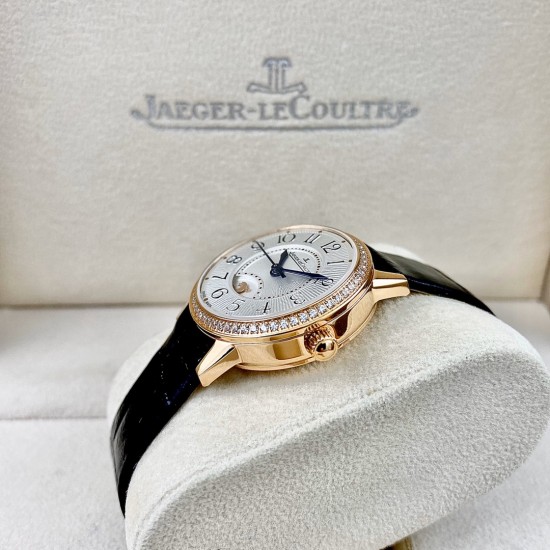 JAEGER-LECOULTRE积家女款RENDEZ-VOUS约会系列。尺寸：29mm搭载日本进口全自动机械机芯  正品版本机芯主版  功能：日夜星晨、时分秒显示功能 ，展现出昼的灿烂与夜的浪漫(刚刚的相遇，[玫瑰]刚刚的缘分，[爱心]刚刚的时间，愿幸福快乐与您相伴)