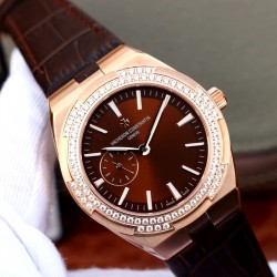 Vacheron Constantin江诗丹顿纵横四海系列OVERSEAS女款小号型2300v/2305v【表壳】表径3610.8mm 同步原装  质感细腻大方 蓝宝石镜面【字面】表盘经旭日纹缎面拉丝工艺处理 深邃优雅 18k金时标均带白色夜光涂层【机芯】CITIZEN8系列改Cal.5300机芯（机芯稳定零返修 ）后原装18k纳米镀金质摆陀【表带扣】半马其他十字三片折叠式表扣 进口牛皮表带越欣赏 越懂欣赏