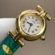.鳄鱼皮版本卡地亚小旋风must de小金表vintage中古断货王，性价比高闭眼入。神仙颜值美绝trinity，小孩子才做选择，成年人都是all in![色]表径24mm，超薄厚度6.3mm，搭载瑞士石英机芯，罗马刻度奶油盘，简洁大两针，后镶天然美钻搭配鳄鱼皮表带更奢华超级闪。可仙可盐可甜，精致优雅上手绝美。时尚是一个经典的轮回～说不定今年的复古风，你就是走得最驾轻就熟的一个。推荐指数：⭐⭐⭐⭐⭐