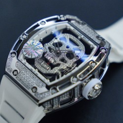 理查德米勒 RICHARD MILLE 最新升級特别版  抛光亮壳 让你体验最亮鬼头 带出最经典的RM052鬼头经典传奇 永不落后  镂空骷髅头腕表．骷髅头轮廓突出，造型霸气不羁，具有震撼人心的魅力。搭配艳耀色彩的真皮轻便表带，更拉风，更前卫。缤纷盛夏，换上短袖T恤的你，腕间搭上鲜艳的表款，是不是很吸睛?尺寸43x50mm ⚠️请认准独家品质